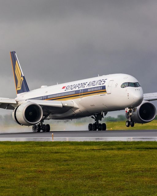  One Dead, 30 Reported Injured as Singapore Airlines Boeing 777-300ER